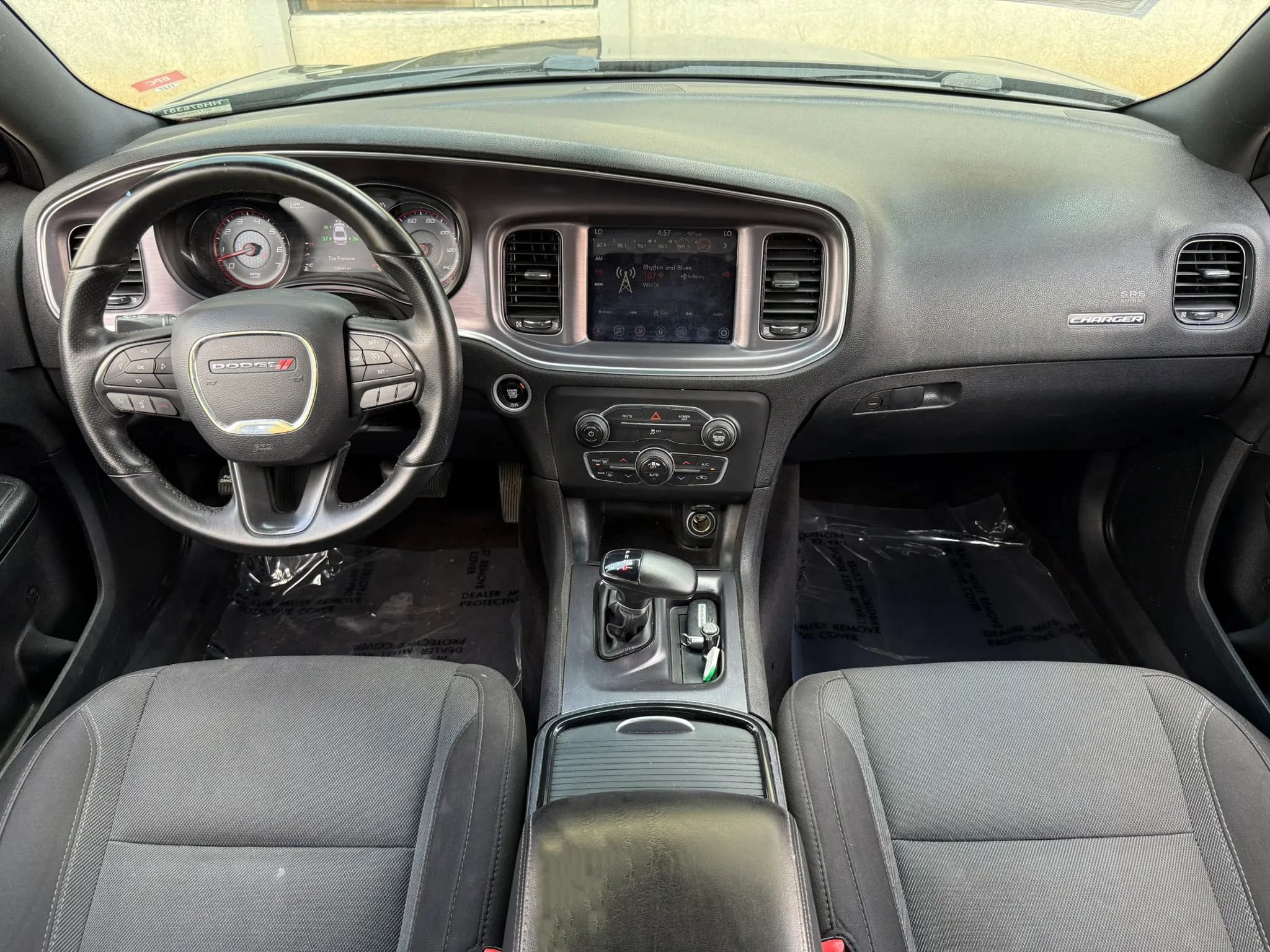 Used 2017 Dodge Charger SXT w/ Blacktop Package RWD image 13
