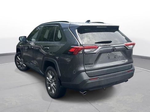 Used 2022 Toyota RAV4 XLE Premium FWD image 8