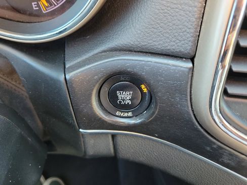 Used 2015 Jeep Grand Cherokee Limited w/ Luxury Group II image 24