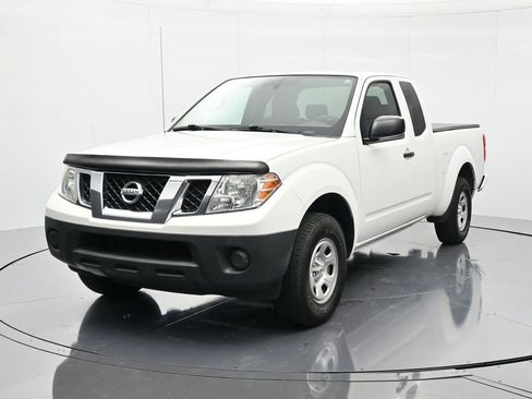 Used 2018 Nissan Frontier S image 1