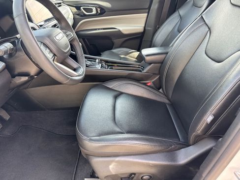 Used 2025 Jeep Compass Limited AWD/4WD image 9