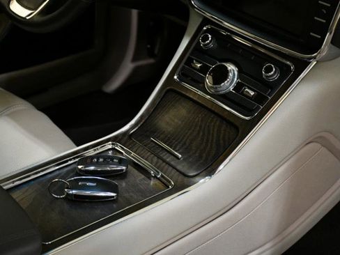 Used 2019 Lincoln Continental Select w/ Continental Climate Package image 49