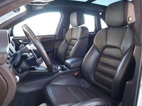 Used 2015 Porsche Macan Turbo AWD/4WD image 17