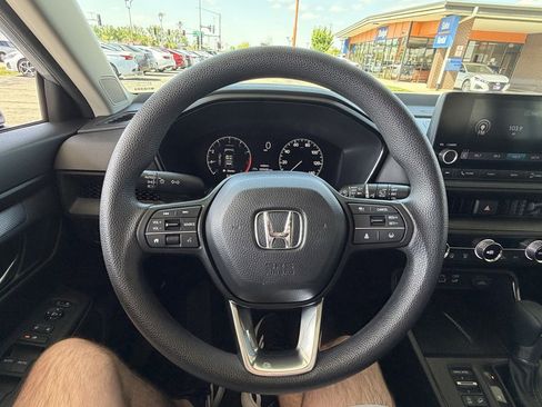 Used 2023 Honda CR-V EX image 13