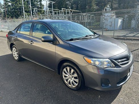 Used 2013 Toyota Corolla LE image 3