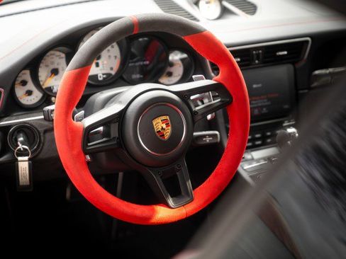 Used 2018 Porsche 911 GT2 RS RWD image 18