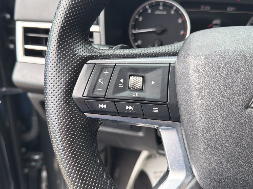Used 2025 Mitsubishi Outlander SE FWD image 17