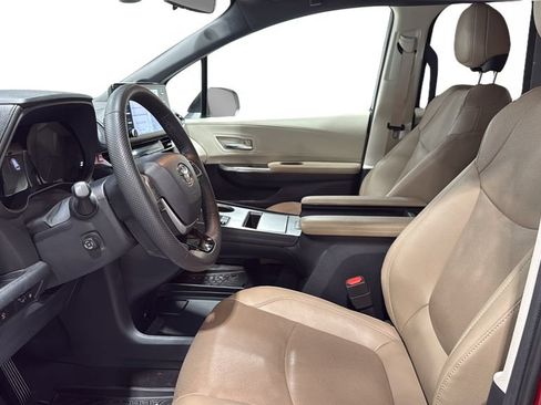 Used 2023 Toyota Sienna Limited AWD/4WD image 24