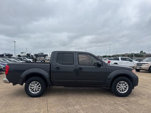 Used 2015 Nissan Frontier SV RWD image 23
