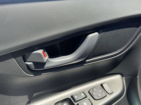 Certified 2023 Hyundai Kona SEL AWD/4WD image 17