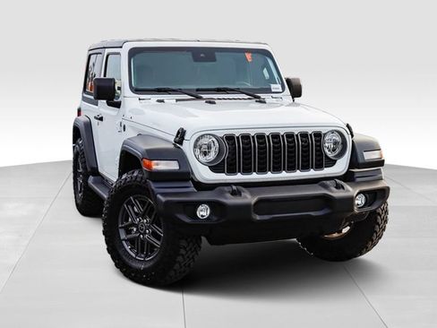 Used 2025 Jeep Wrangler Sport AWD/4WD image 2