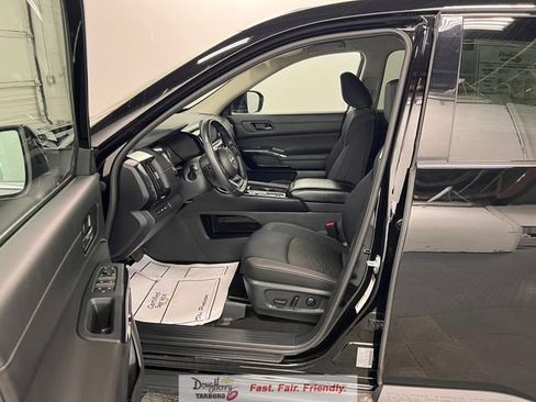 Used 2025 Nissan Pathfinder SV FWD image 30
