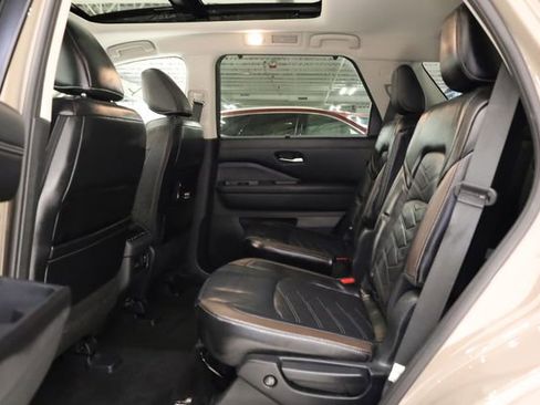 Used 2024 Nissan Pathfinder Platinum image 28