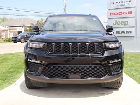 Used 2024 Jeep Grand Cherokee Limited w/ Black Appearance Package AWD/4WD image 5