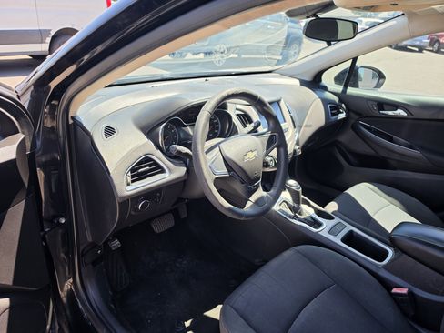Used 2017 Chevrolet Cruze LS FWD image 11