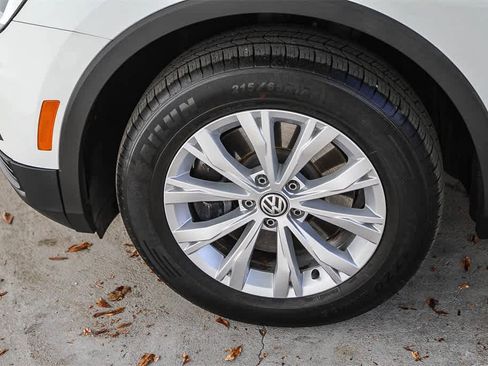 Used 2019 Volkswagen Tiguan SE image 9