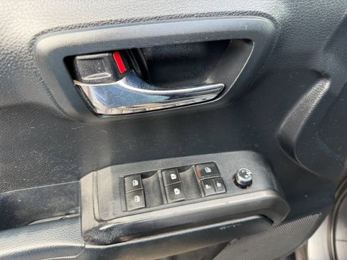Used 2016 Toyota Tacoma TRD Off-Road w/ Towing Package AWD/4WD image 13