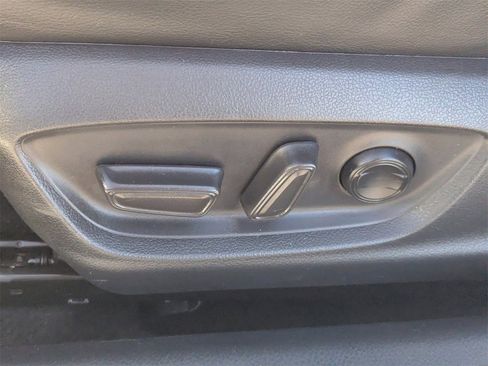 Used 2020 Toyota Camry image 21