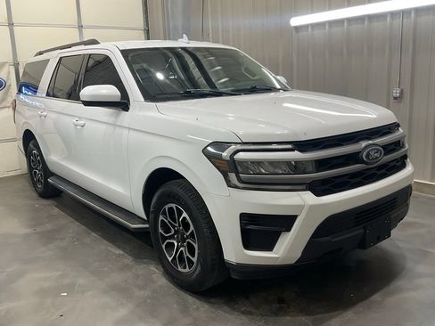 Used 2023 Ford Expedition Max XLT AWD/4WD image 2