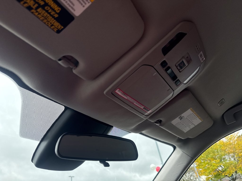 Used 2023 Toyota Highlander LE FWD image 33