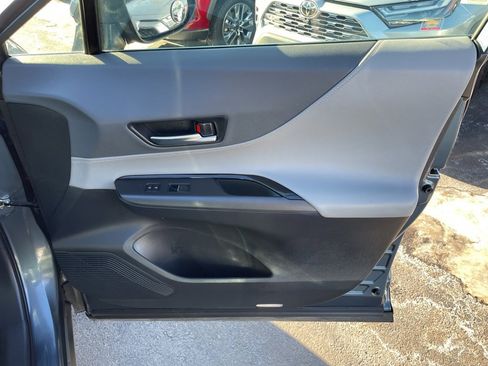 Certified 2021 Toyota Venza LE image 11