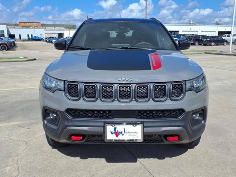 Used 2023 Jeep Compass Trailhawk AWD/4WD image 2