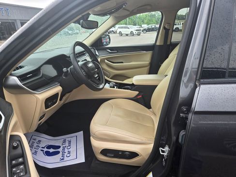 Used 2022 Jeep Grand Cherokee L Limited RWD image 7