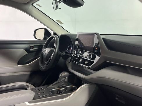 Used 2023 Toyota Highlander LE image 33