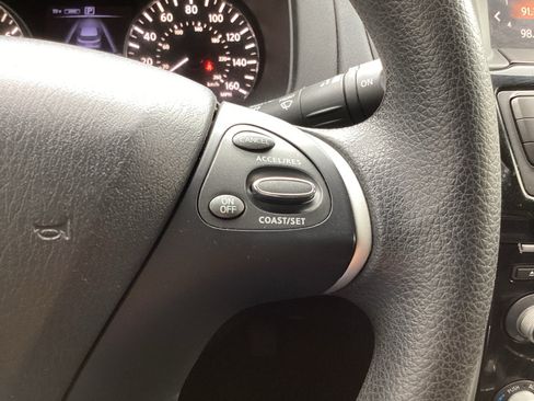 Used 2018 Nissan Pathfinder S AWD/4WD image 17