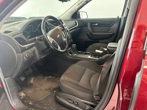Used 2017 Chevrolet Traverse LT w/ Style and Technology Package FWD image 9