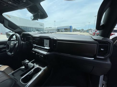 Used 2024 Chevrolet Silverado 1500 High Country AWD/4WD image 29