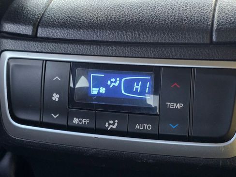 Used 2019 Toyota Highlander XLE image 26