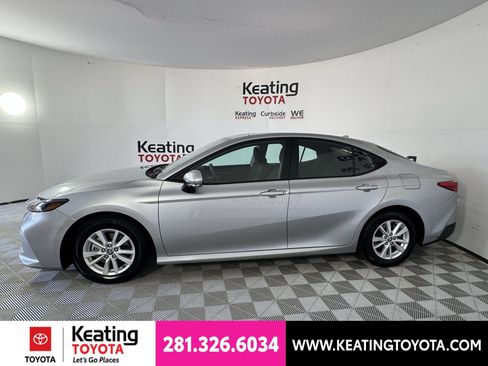 Used 2025 Toyota Camry LE FWD image 8