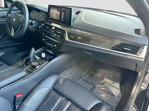 Used 2023 BMW 530i w/ Executive Package image 31