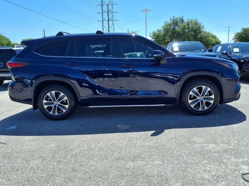 Used 2023 Toyota Highlander XLE FWD image 27