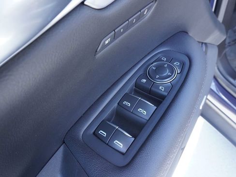 Used 2025 Cadillac XT5 Premium Luxury image 16