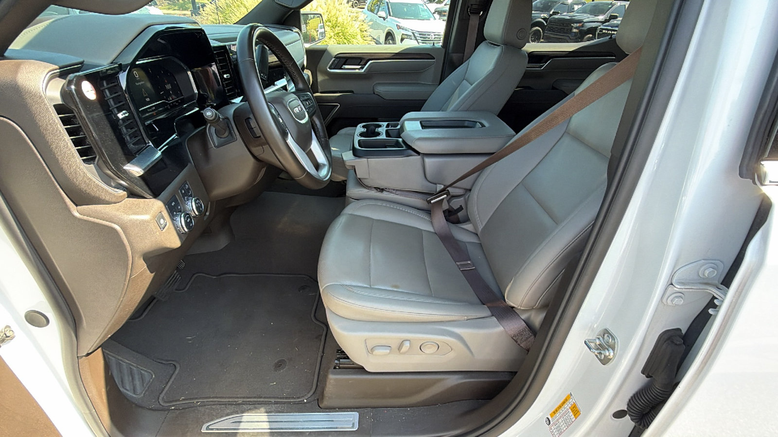 Used 2025 GMC Sierra 1500 SLT AWD/4WD image 15