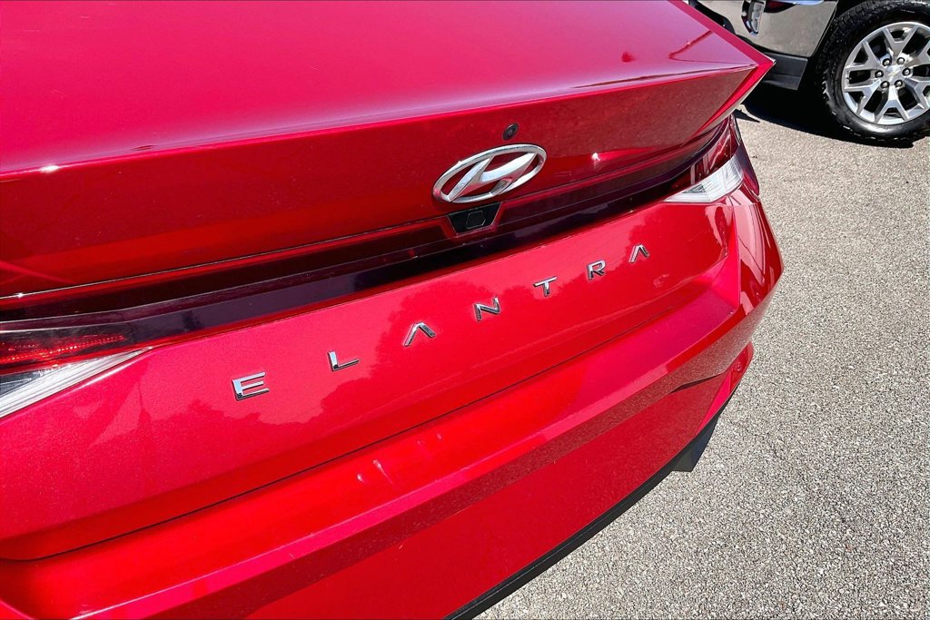 Used 2023 Hyundai Elantra SEL FWD image 14
