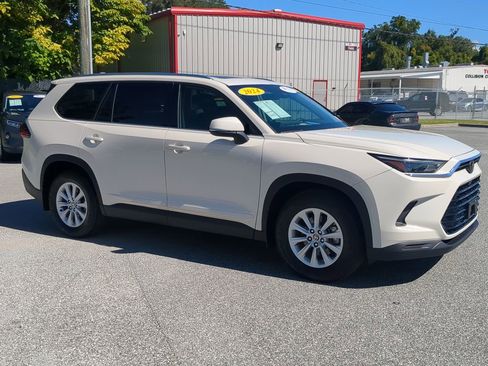 Used 2024 Toyota Grand Highlander Limited image 11