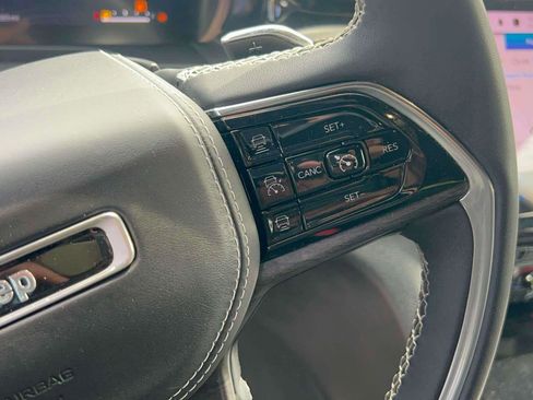 Used 2023 Jeep Grand Cherokee Overland AWD/4WD image 21