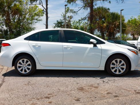 Used 2024 Toyota Corolla LE FWD image 17