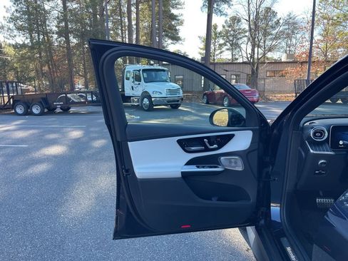 Used 2023 Mercedes-Benz GLC 300 4MATIC image 19