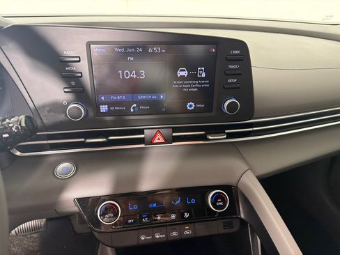 Used 2022 Hyundai Elantra SEL FWD image 16