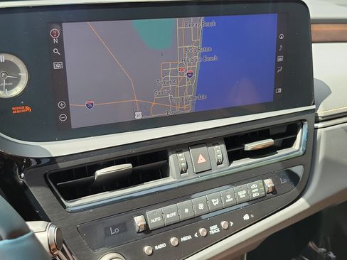 Used 2022 Lexus ES 350 Ultra Luxury w/ Accessory Package 2 FWD image 26
