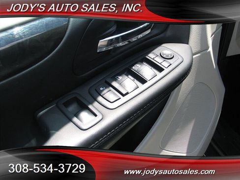Used 2017 Dodge Grand Caravan SE w/ Power Window Group FWD image 3