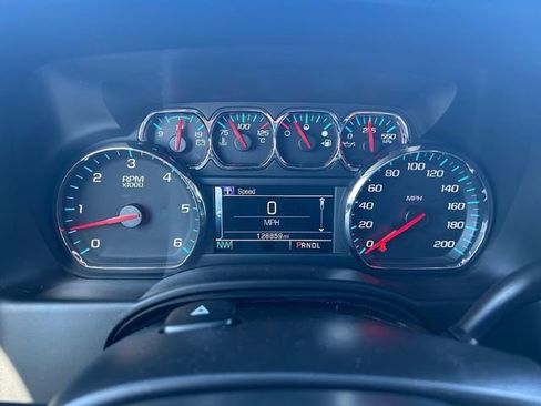 Used 2018 Chevrolet Suburban LS image 15