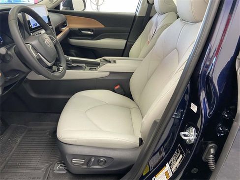 Used 2026 Toyota Grand Highlander Limited image 17