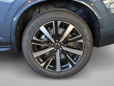 New 2025 Volvo XC90 B6 Core w/ Protection Package Premier image 10