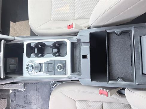 Used 2023 Ford Explorer XLT AWD/4WD image 15