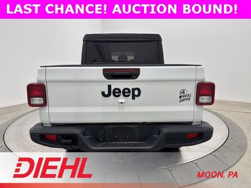 Certified 2021 Jeep Gladiator Willys image 6